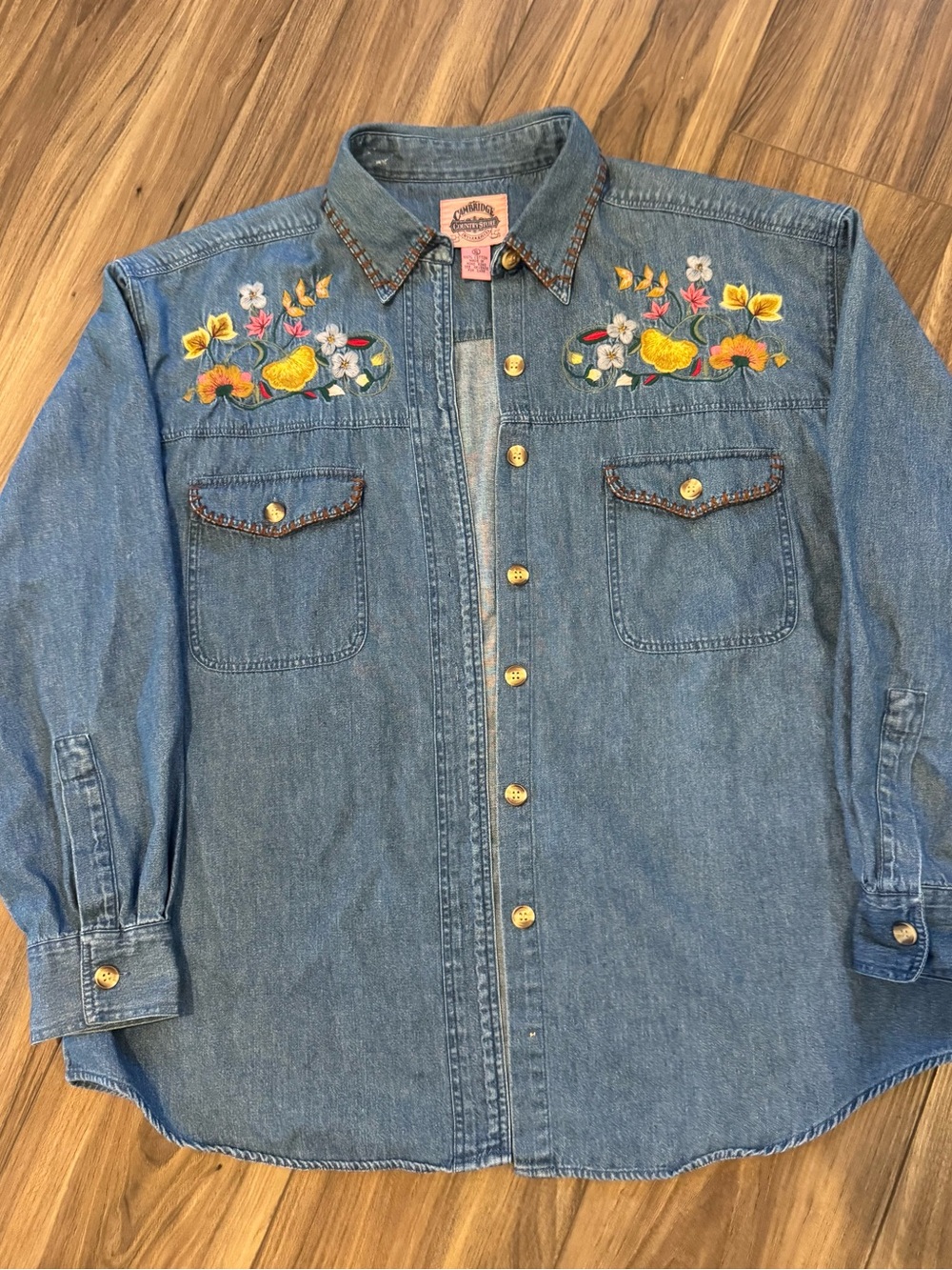 90s vintage Cambridge Country Store women’s XL denim shirt l floral embroidery
